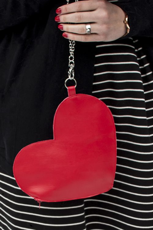 Learn how to make a heart wrist bag or clutch that would be perfect for Valentine's Day.
