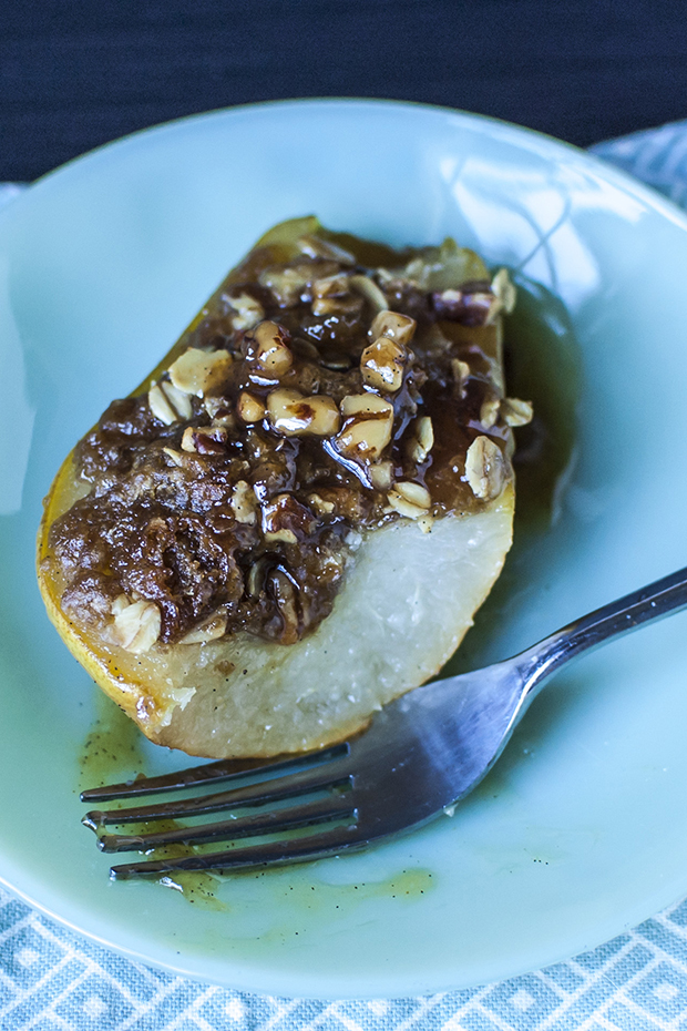 Vanilla Baked Pears with Streusel Filling