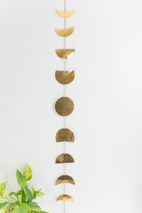 DIY moon phases wall garland: Make this easy moon phases wall hanging with gold foil paper and chain.