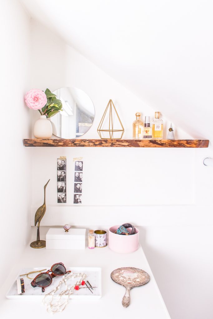 Learn how to hang solid wood floating shelves, perfect for hanging live-edge shelves. This is DIY that even a beginner can do! #DIY #floatingshelves #home #homdecor #homeDIY